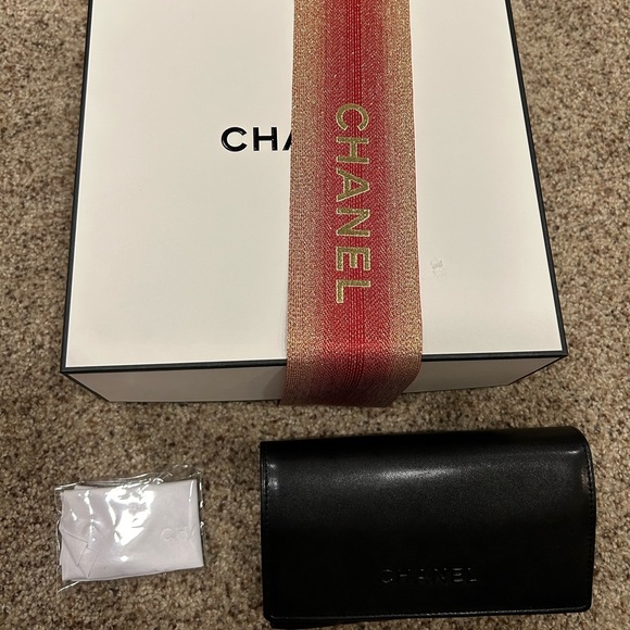 CHANEL Square Sunglasses - Black with Logo - Picture 2 of 11